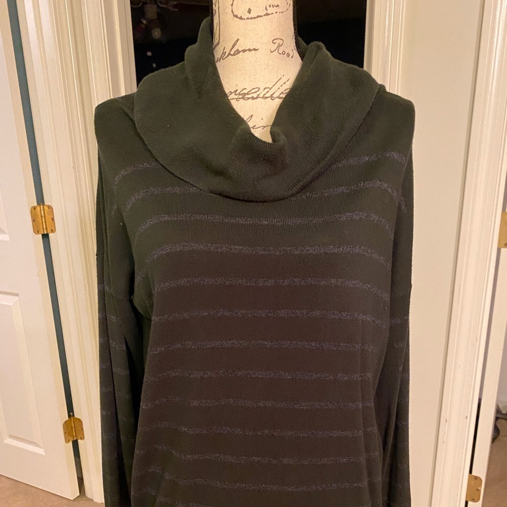 Market and Spruce Cowl Neck top
